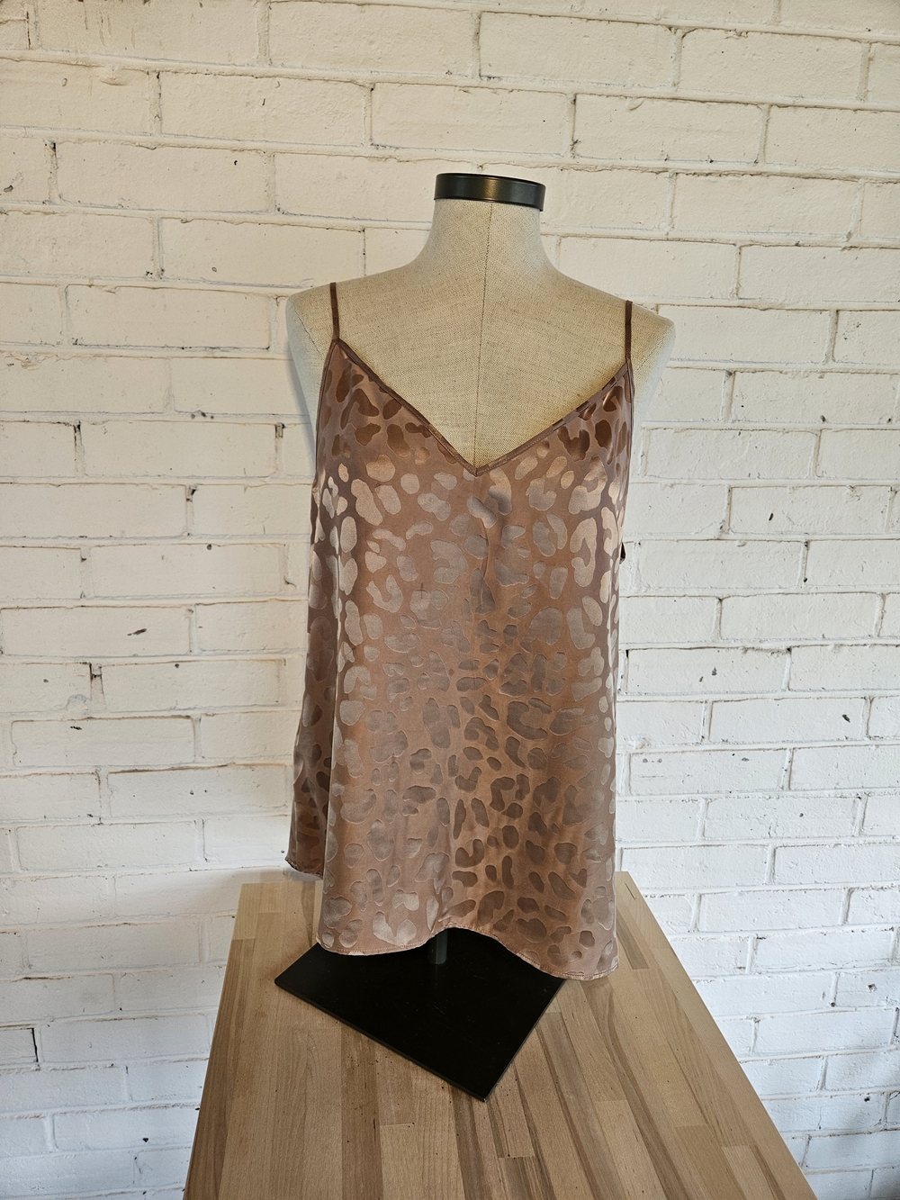 Aritzia Babaton Leopard Print V-Neck Silk Blend Cami Tank Medium